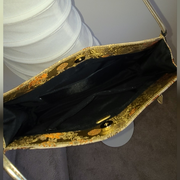 Gold Asian Purse - Picture 4 of 5